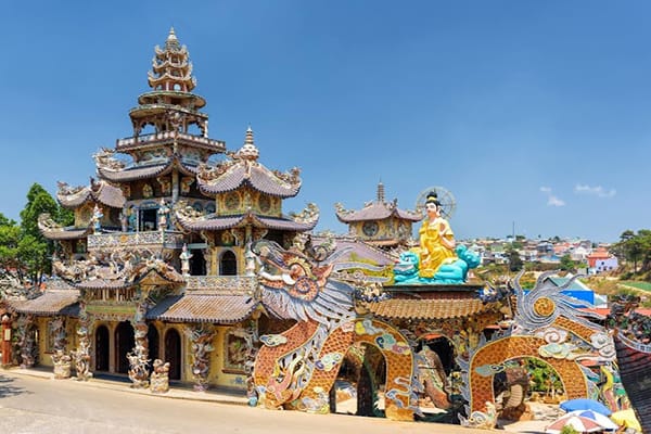 chùa ve chai Linh Phước
