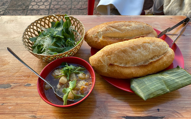  Bánh Mì Xíu Mại Vân