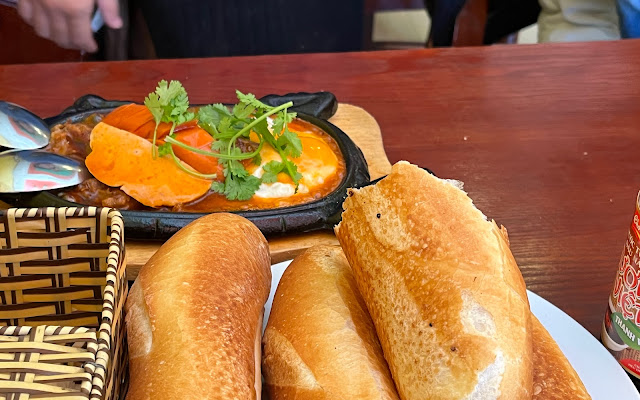 Hẻm - Bánh Mì Chảo